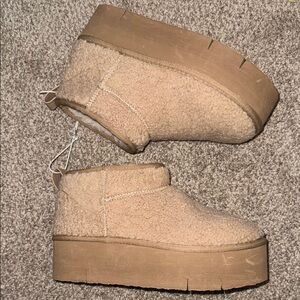 Rock & Candy Cozy Boots NWOT